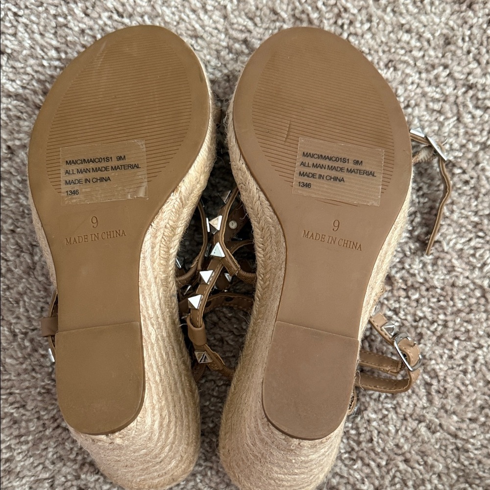 Steve Madden Beige Studded Sandals 9 - Picture 4 of 4